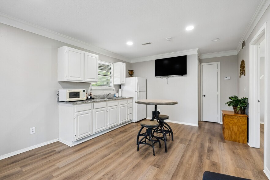More Photos Of 8848 Soldier Creek Rd, Kingston Hotel For Sale