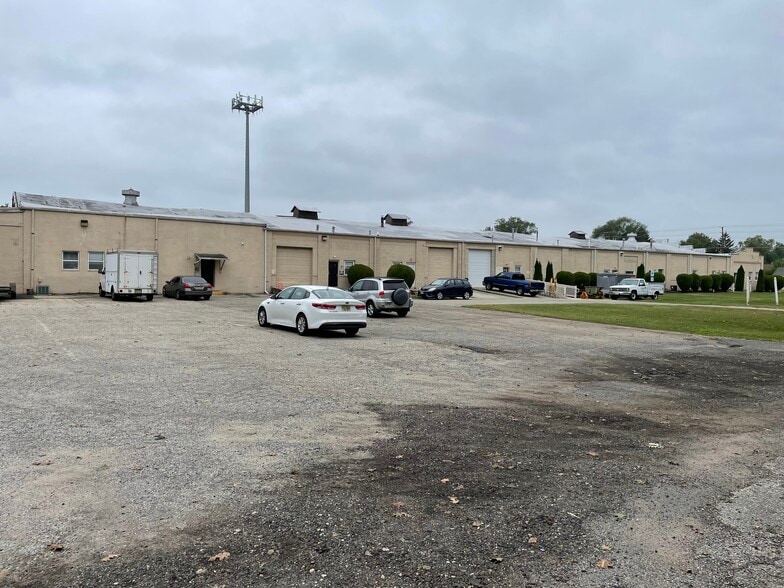 More Photos Of 703 Van Rossum Ave, Beverly Industrial For Sale