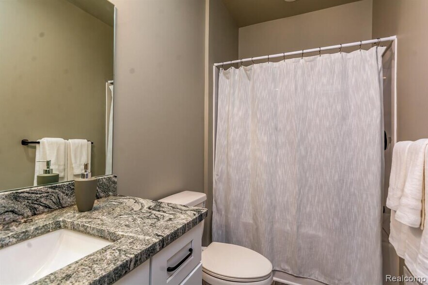 More Photos Of 1251 E Woodward Heights Blvd, Hazel Park Apartments For Sale