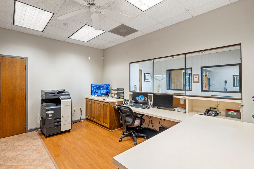 More Photos Of 108 Stallcup Dr, Sikeston General Retail For Sale