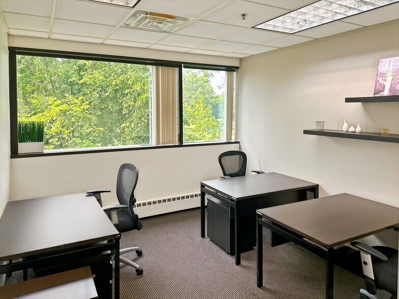 More Photos Of 3200 Greenfield Rd, Dearborn Coworking Space