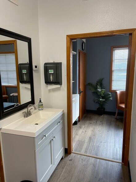 More Photos Of 66-590 Kamehameha Hwy, Haleiwa Storefront Retail Office For Lease