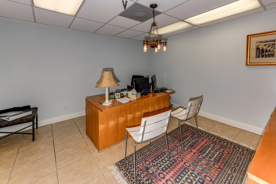 More Photos Of 2313 W Violet, Tampa Medical For Lease