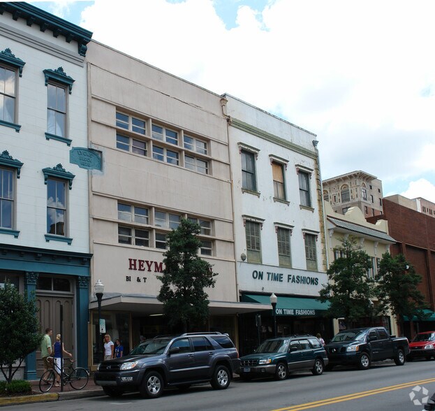 More Photos Of 26 W Broughton St, Savannah Storefront Retail Office For Lease