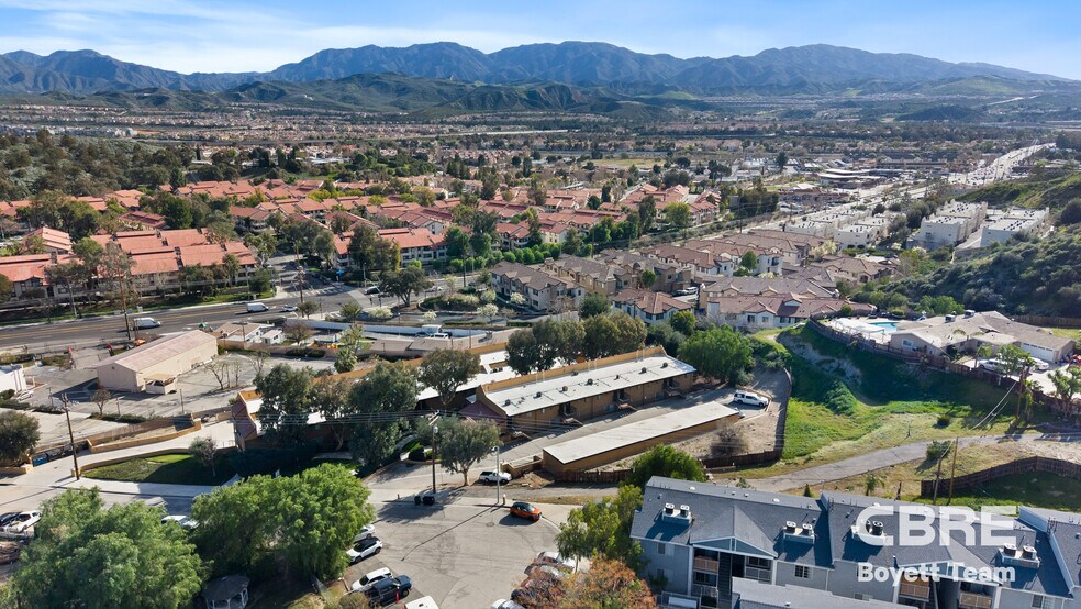 More Photos Of 18046 Beneda Ln, Santa Clarita Apartments For Sale