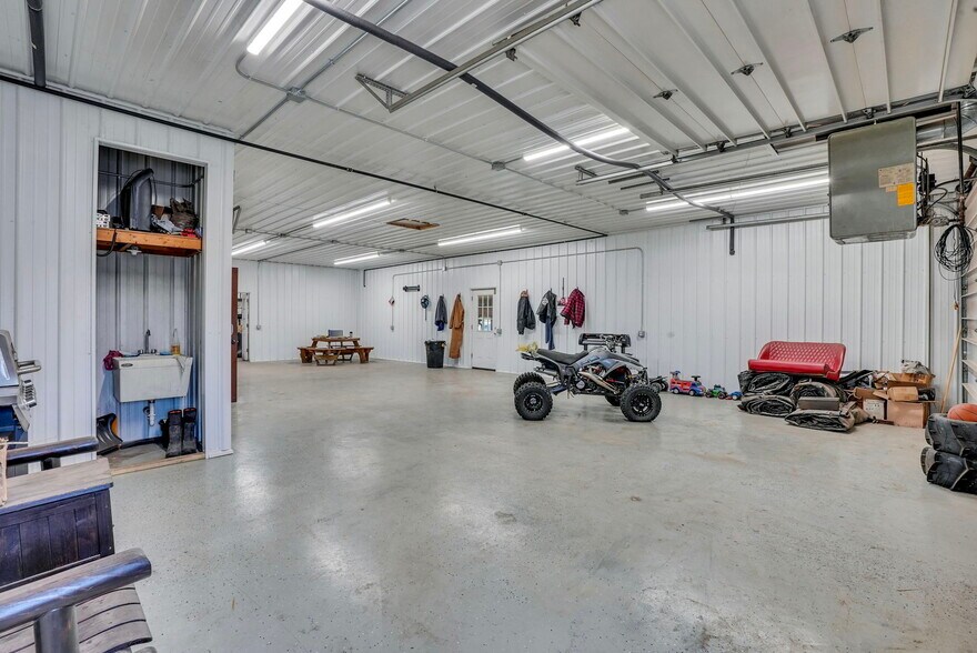 More Photos Of 6851 W Gerwoude Dr, Mc Bain Warehouse For Sale