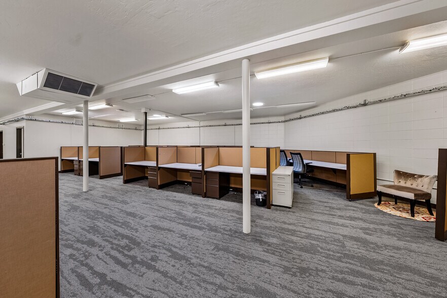 More Photos Of 209 N Pacific Hwy, Talent General Retail For Sale