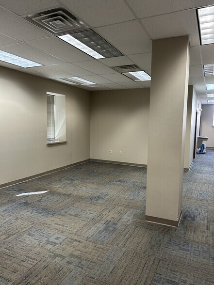 More Photos Of 219 E Washington Ave, Oshkosh Office For Sale