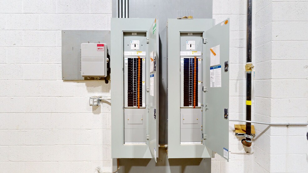 More Photos Of 2625 14th Ave SW ave, Minot Warehouse For Sale