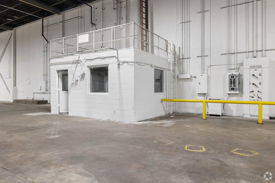 More Photos Of 6608-6610 Electronic Dr, Springfield Warehouse For Lease