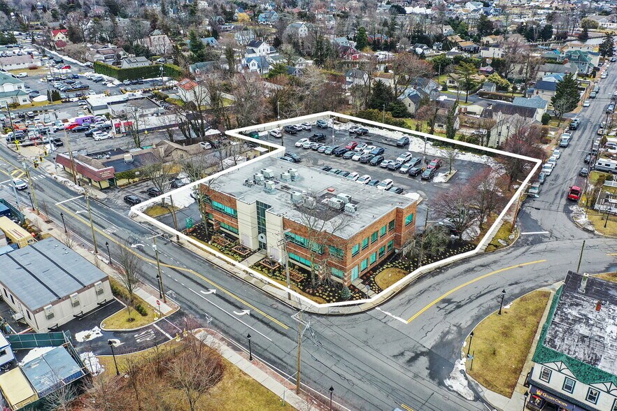 More Photos Of 180 E Main St, Bay Shore Medical For Sale