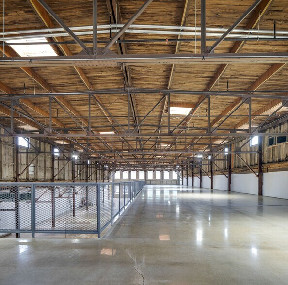 More Photos Of 1325 Quincy St NE, Minneapolis Loft Creative Space For Lease