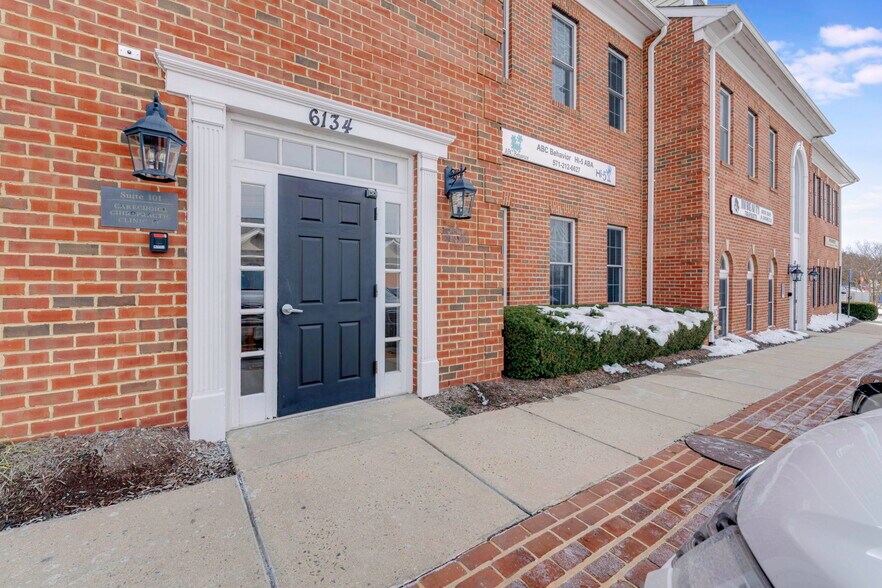 More Photos Of 6134-6138 Redwood Square Ctr, Centreville Medical For Lease