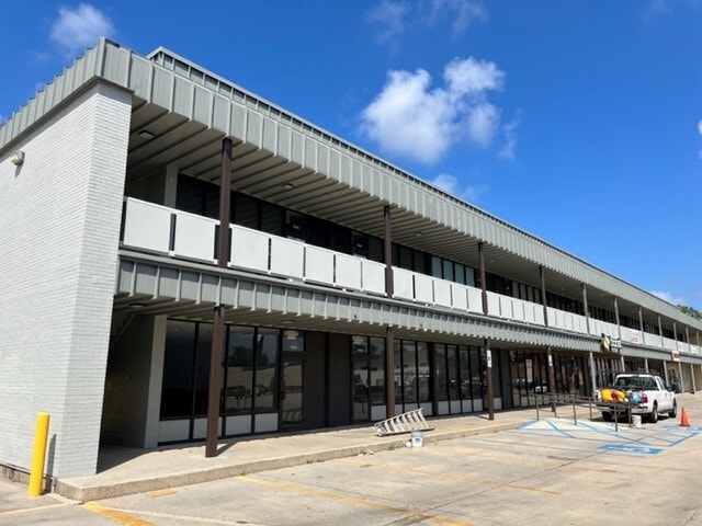 More Photos Of 7040-7094 Read Blvd, New Orleans Unknown For Lease