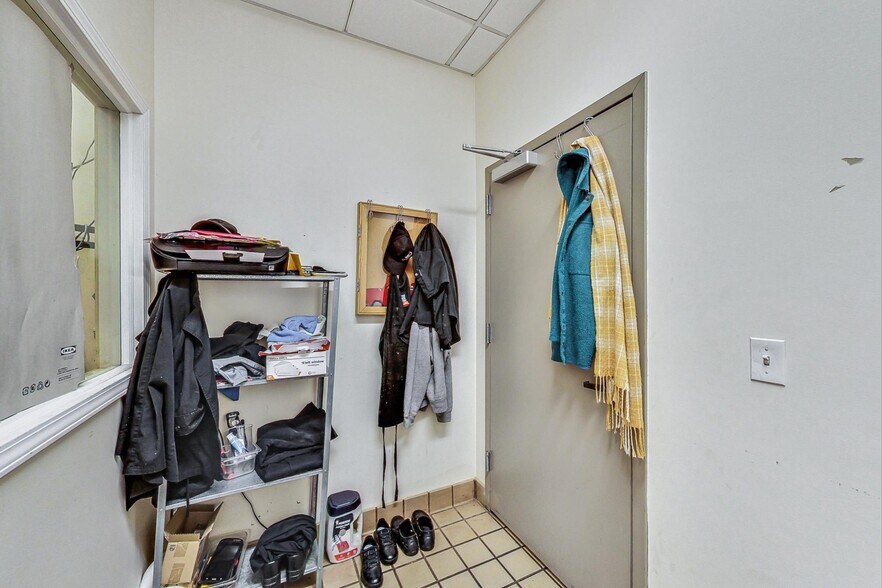 More Photos Of 1359 N Milwaukee Ave, Chicago Restaurant For Sale