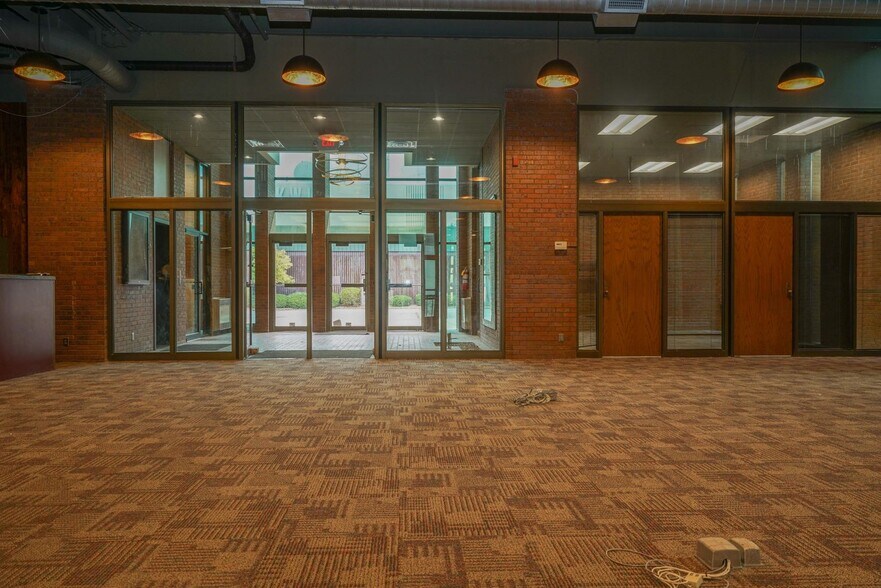 More Photos Of 208 W Reed St, Moberly Office For Sale