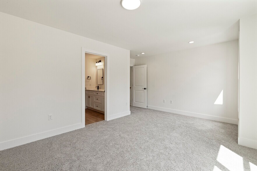 More Photos Of 114 Chella Ct, Sanford Multifamily For Sale