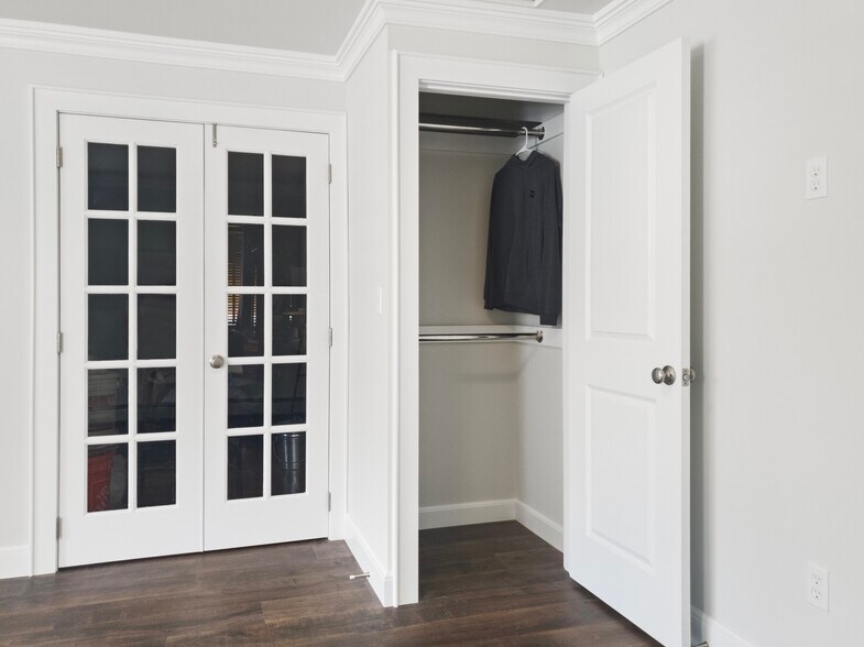 More Photos Of 259 Rock Hill Dr, Rock Hill Storefront Retail Office For Sale