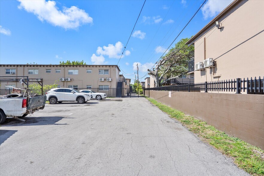 More Photos Of 901-951 NW 8th Ave, Pompano Beach Apartments For Sale