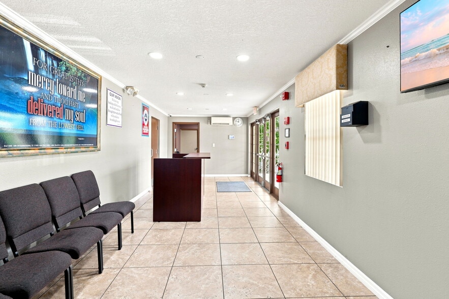 More Photos Of 3075 N Goldenrod Rd, Winter Park Religious Facility For Sale