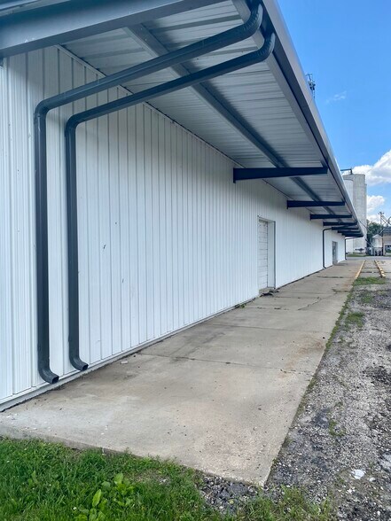 More Photos Of 203 S Madison St, Prairie City Warehouse For Sale