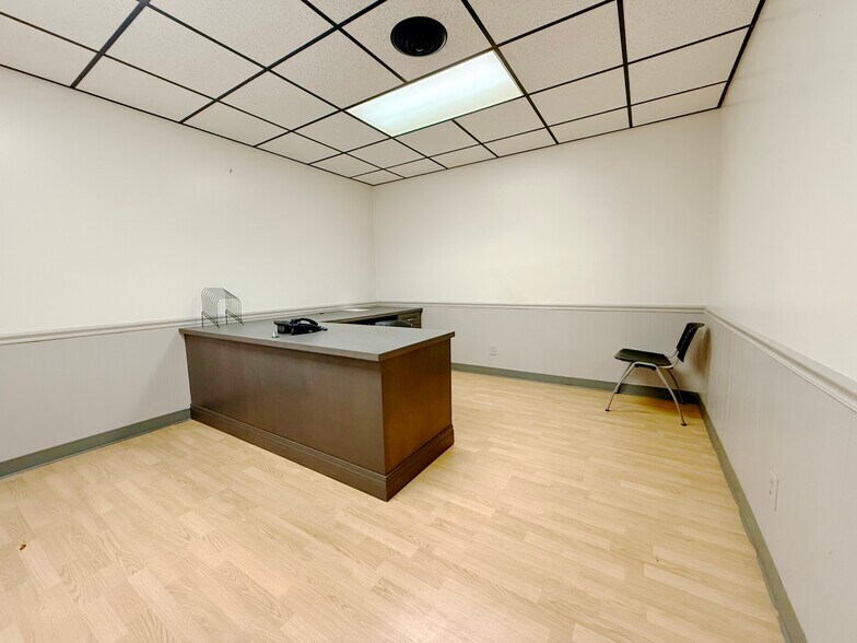 More Photos Of 439 McNally Dr, Nashville Manufacturing For Lease