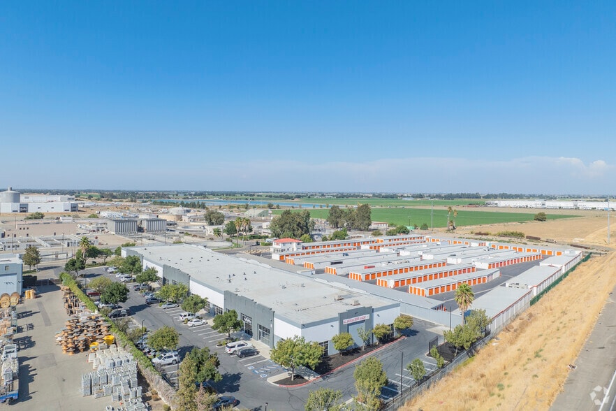 More Photos Of 280 E Larch Rd, Tracy Warehouse For Lease