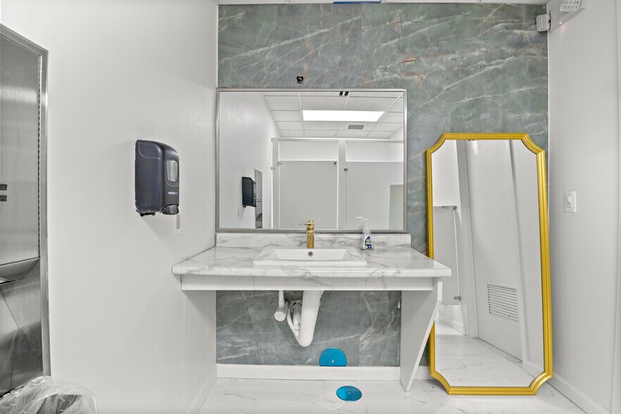 More Photos Of 27621 Warren Rd, Garden City Freestanding For Lease