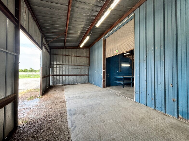 More Photos Of 10959 Highway 290 W, Brenham Warehouse For Sale