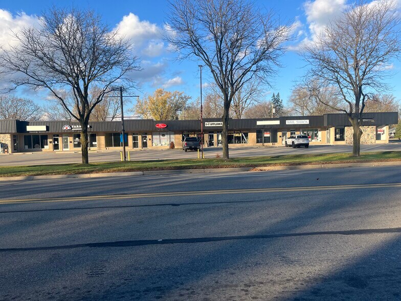 Primary Photo Of 3520-3560 Pontiac Lake Rd, Waterford Storefront For Lease