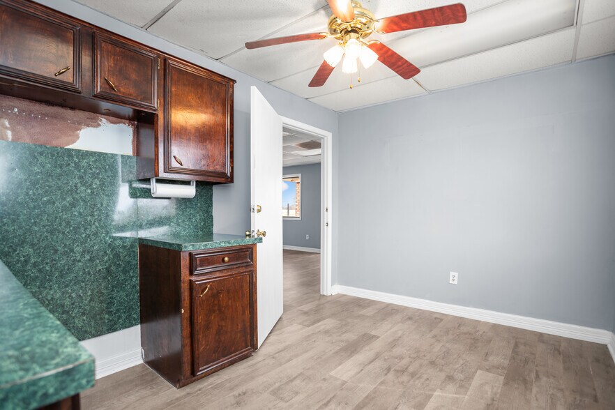 More Photos Of 1504 E Loop 304, Crockett Office For Sale