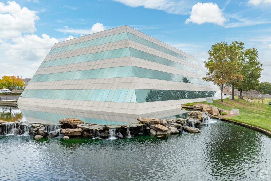 More Photos Of 9140 Arrowpoint Blvd, Charlotte Office For Lease