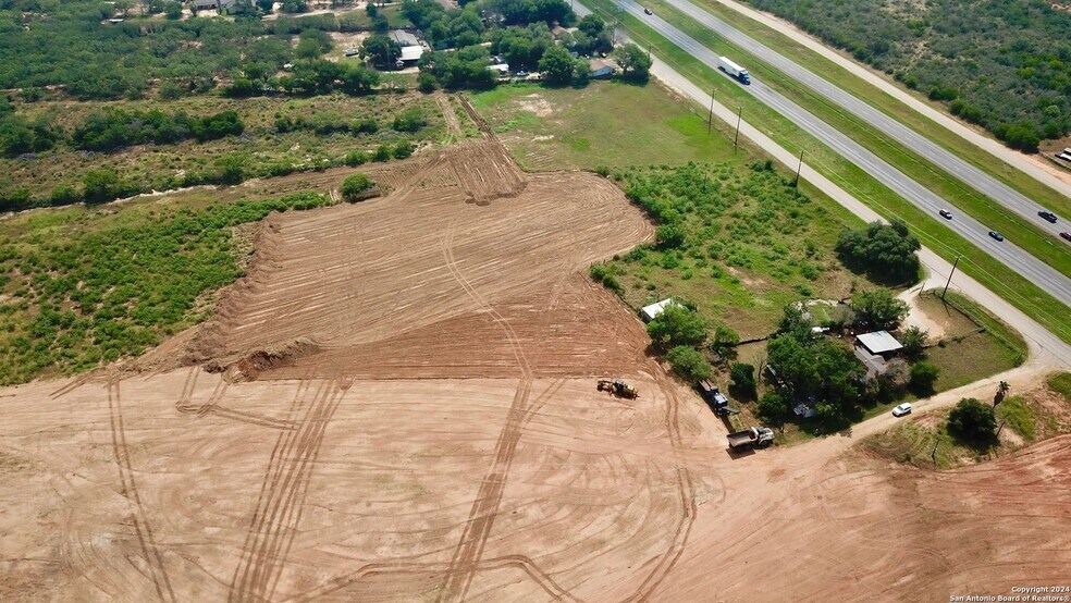 More Photos Of 17171 Interstate 35 S, Atascosa Land For Sale