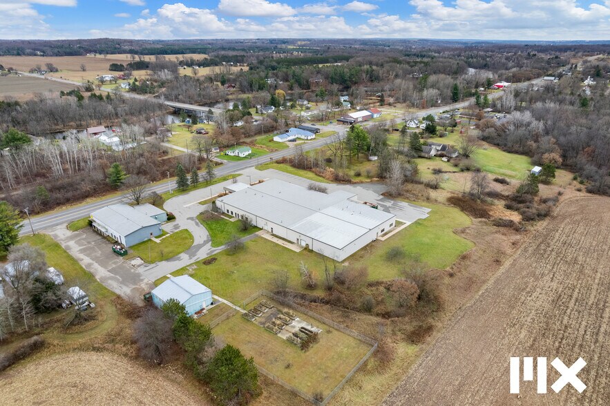 More Photos Of 21685 Northland Dr, Paris Distribution For Sale