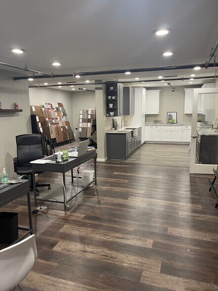 More Photos Of 1010 N Duncanville Rd, Duncanville Flex For Sale