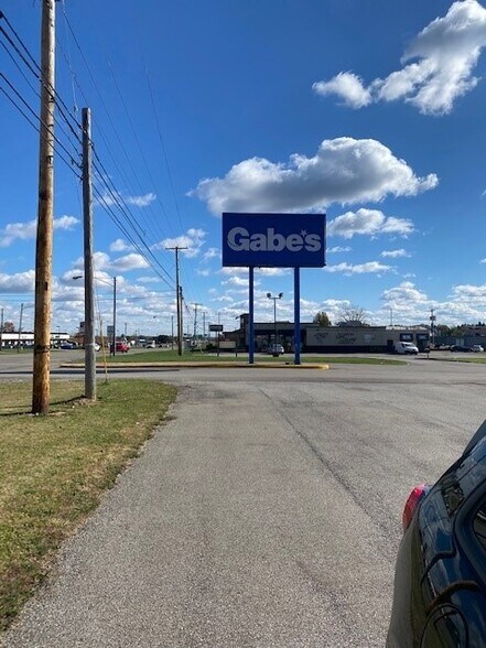 More Photos Of 2063 W 4th St, Mansfield Freestanding For Lease