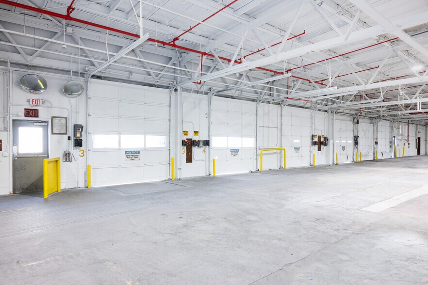 More Photos Of 4250 Bells Ln, Louisville Manufacturing For Lease