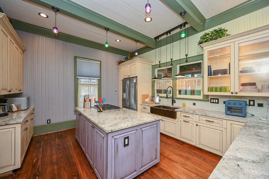 More Photos Of 315 Cedar St, New Ulm Specialty For Sale