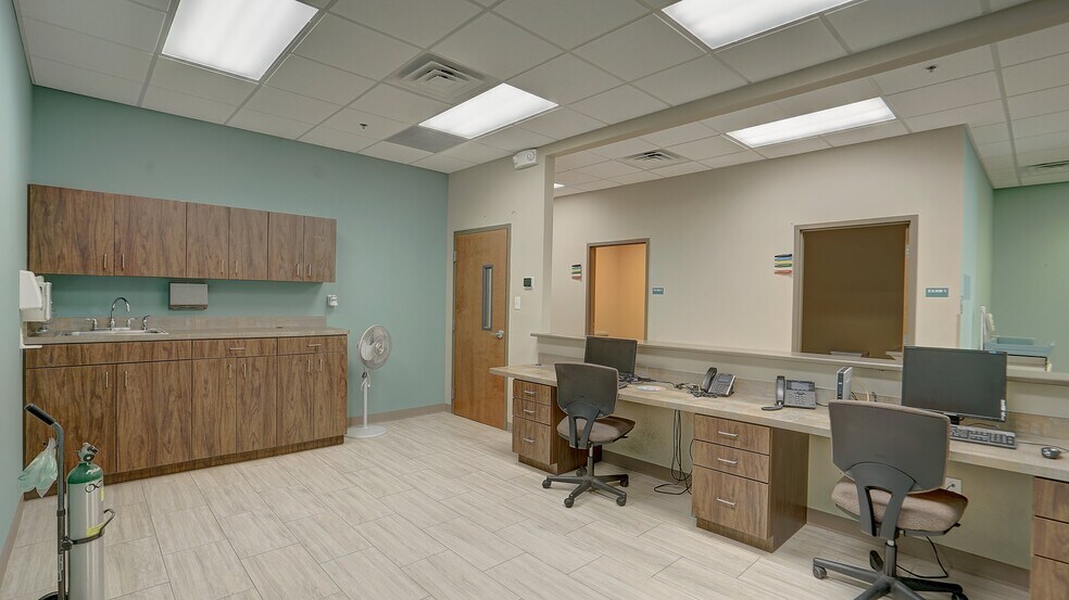 More Photos Of 3230 Interstate 30, Mesquite Medical For Lease