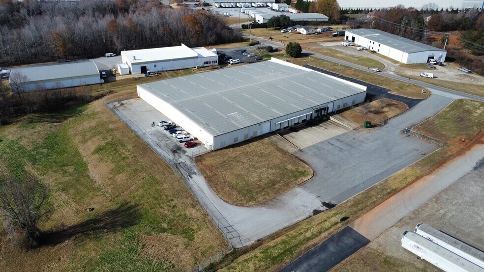 Primary Photo Of 925 Berry Shoals Rd, Duncan Industrial For Lease