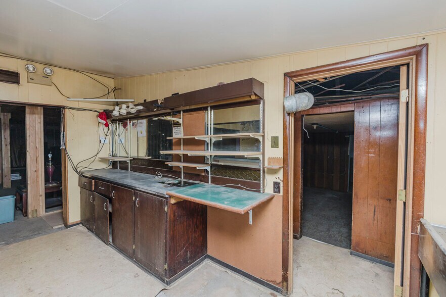 More Photos Of 1610 W 6th Ave, El Dorado General Retail For Sale