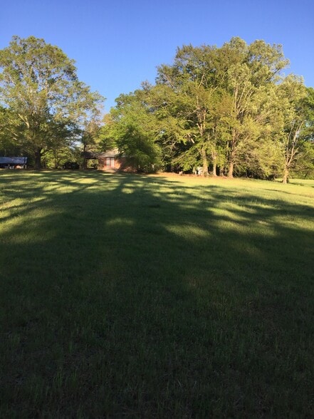 More Photos Of 1017 Dolvin Ave, Union Point Schools For Sale