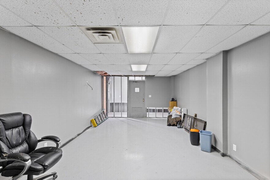 More Photos Of 2200 Union St, Bellaire Warehouse For Sale