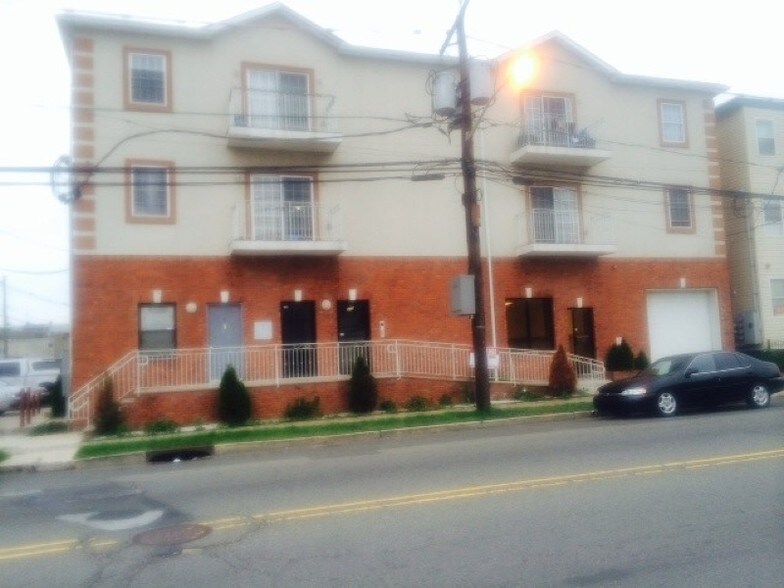 More Photos Of 210-212 Trumbull St, Elizabeth Apartments For Sale