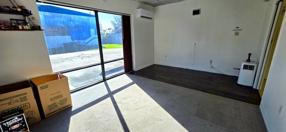 More Photos Of 2632 Pemberton Dr, Apopka Warehouse For Lease