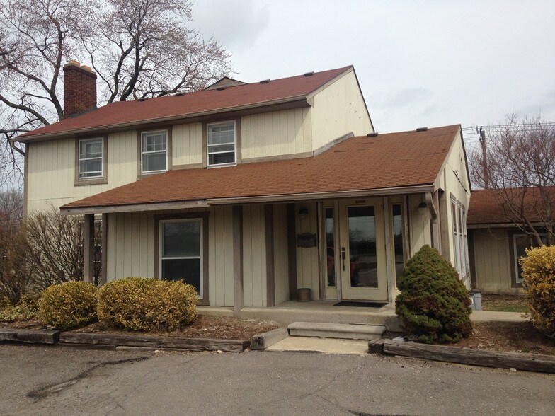 Primary Photo Of 17735 Fort St, Riverview Office For Lease