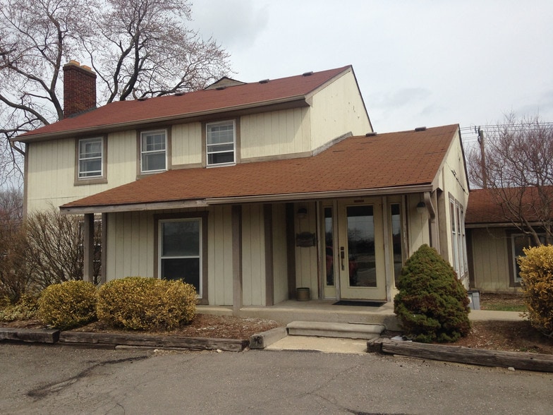 More Photos Of 17735 Fort St, Riverview Office For Lease