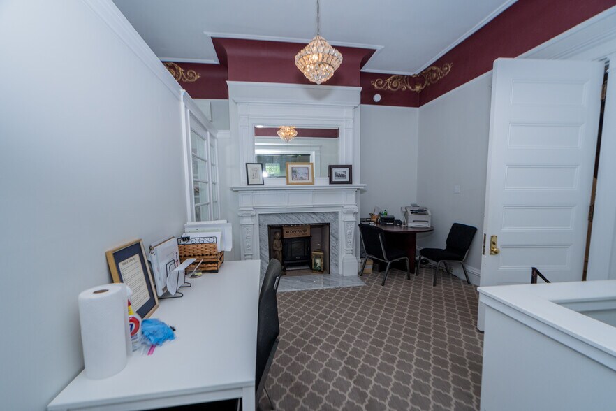 More Photos Of 48 Union Ave, Saratoga Springs Specialty For Sale