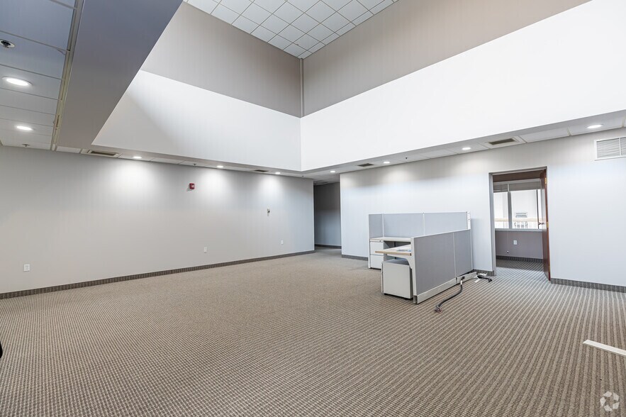 More Photos Of 215 Moody Rd, Enfield Manufacturing For Lease