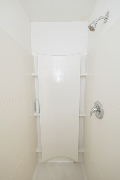 More Photos Of 2335-2337 NW 149th St, Opa Locka Warehouse For Lease